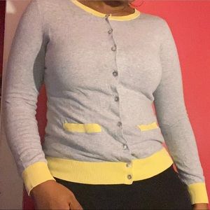 Heather Grey Sweater with Lemon Accents 💨